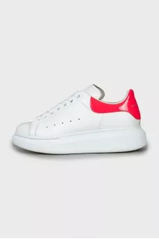 Leather sneakers with patent insert