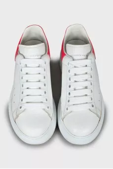 Leather sneakers with patent insert