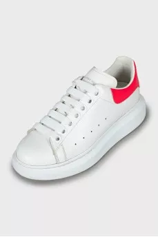 Leather sneakers with patent insert