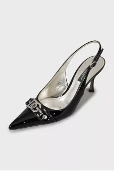 Patent leather shoes with logo