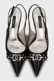 Patent leather shoes with logo