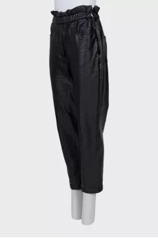 Tapered trousers made of eco-leather