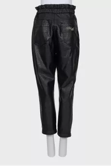 Tapered trousers made of eco-leather