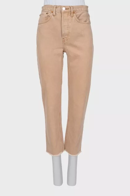 Straight leg jeans with raw edge