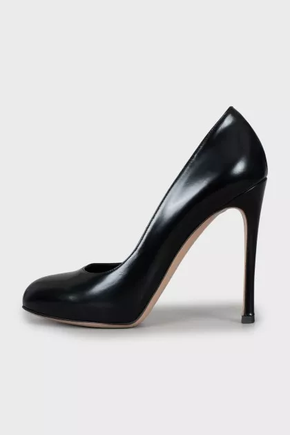 Black high heel shoes