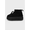 Insulated suede ugg boots with laces