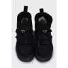 Insulated suede ugg boots with laces
