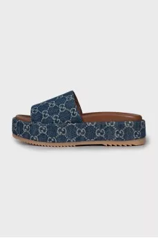 Chunky flip flops in signature print