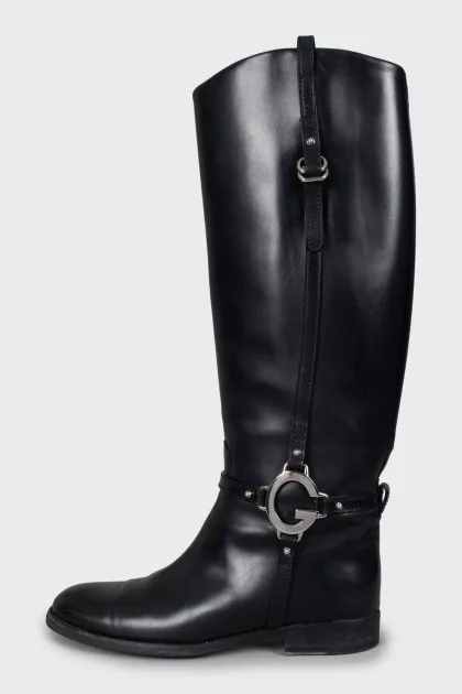 Leather boots with silver decor