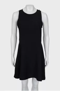 Fitted dress with back decoration
