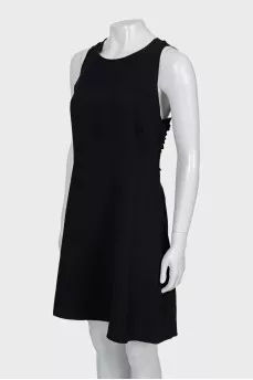 Fitted dress with back decoration