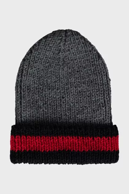 Knitted hat in a combination of colors