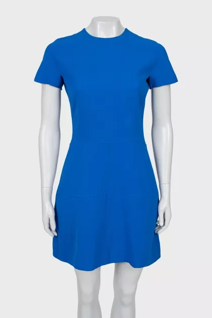 Fitted dress with short sleeves