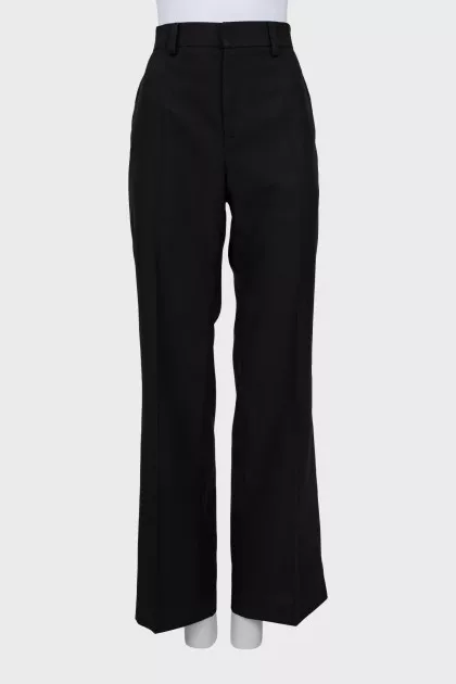 Black straight-cut trousers with creases
