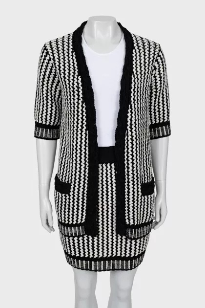 Knitted suit in black and white