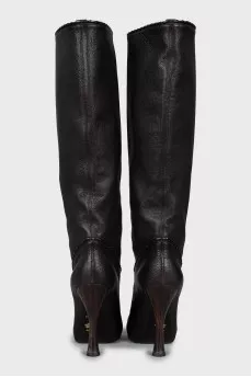 Leather boots with a figured heel
