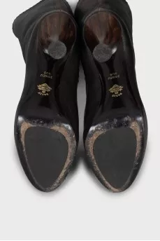 Leather boots with a figured heel