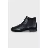 Leather boots with round toe