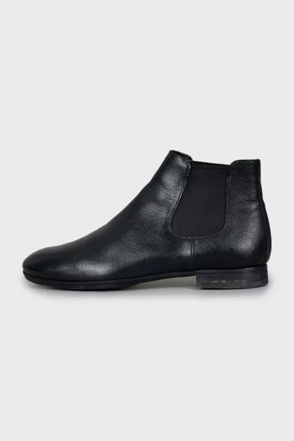 Leather boots with round toe