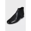 Leather boots with round toe
