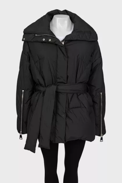 Fitted down jacket with belt