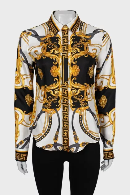 Fitted shirt with print and tag
