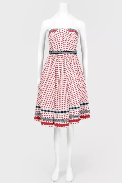 Dress in red print of cherries