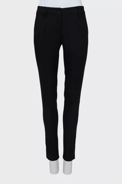 Slim-fit trousers with creases