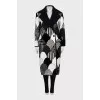 Straight coat in a combined print