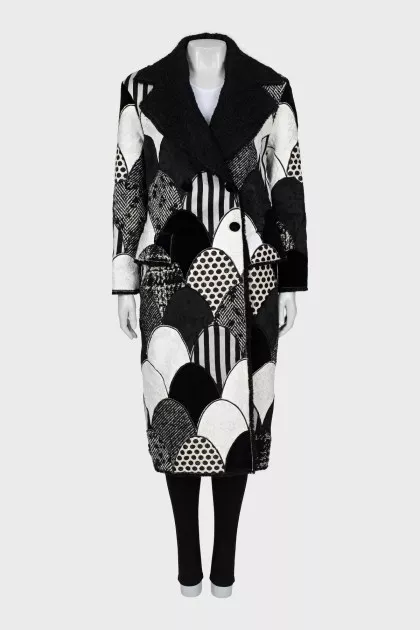 Straight coat in a combined print