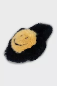 Черные шлепанцы с мехом