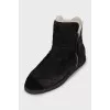 Insulated suede boots with zip