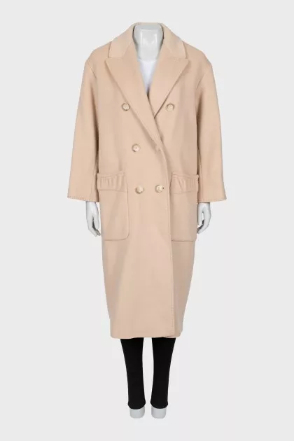 Oversized coat in beige