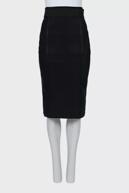 Black fitted skirt