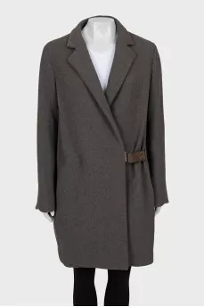 Loose fit coat with leather buckle