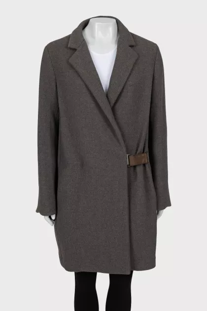 Loose fit coat with leather buckle