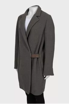Loose fit coat with leather buckle