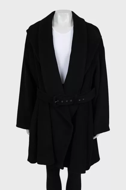 Loose-fitting coat with belt