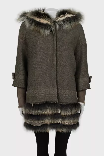 Coat decorated with fur with tag