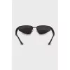 Sunglasses with logo on temples