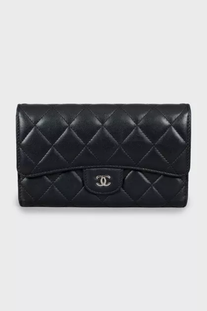 Quilted wallet with brand logo