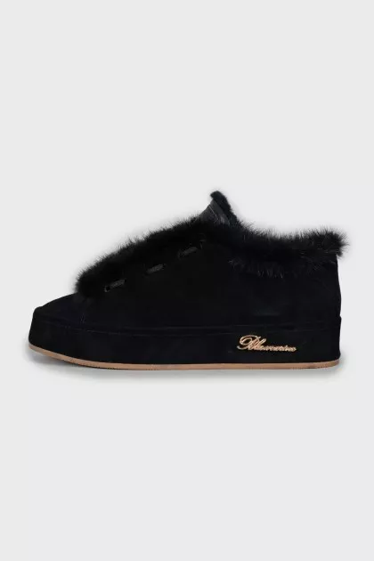 Insulated ankle boots with gold logo
