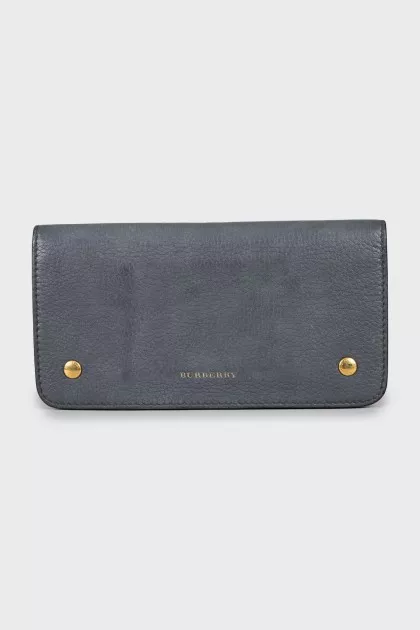 Leather wallet with buttons