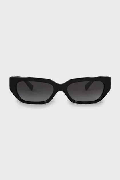 Sunglasses with gold logo