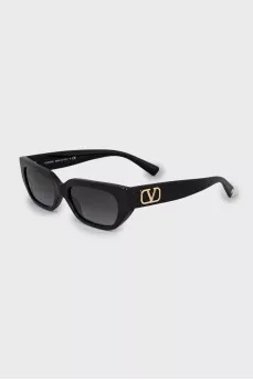 Sunglasses with gold logo