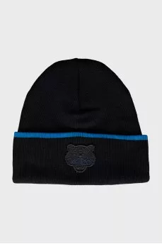 Woolen hat with patch