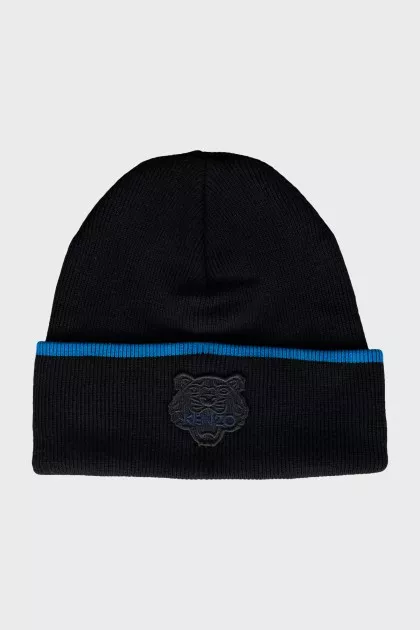 Woolen hat with patch