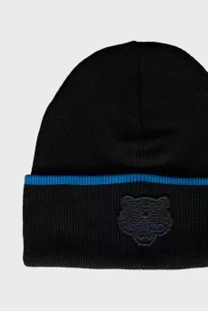 Woolen hat with patch
