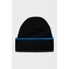 Woolen hat with patch