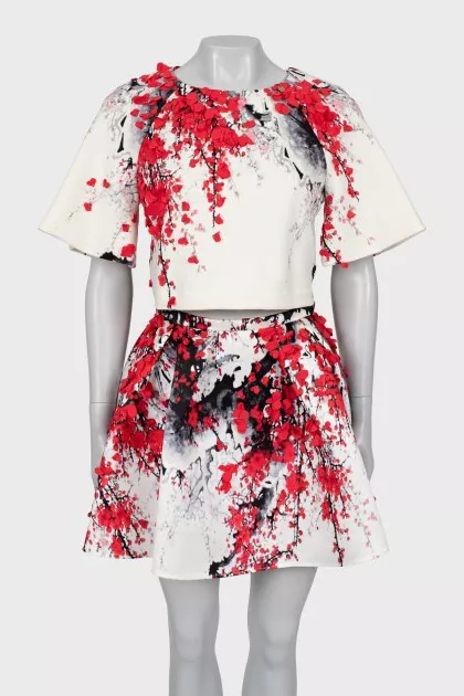 Skirt suit decorated with flowers